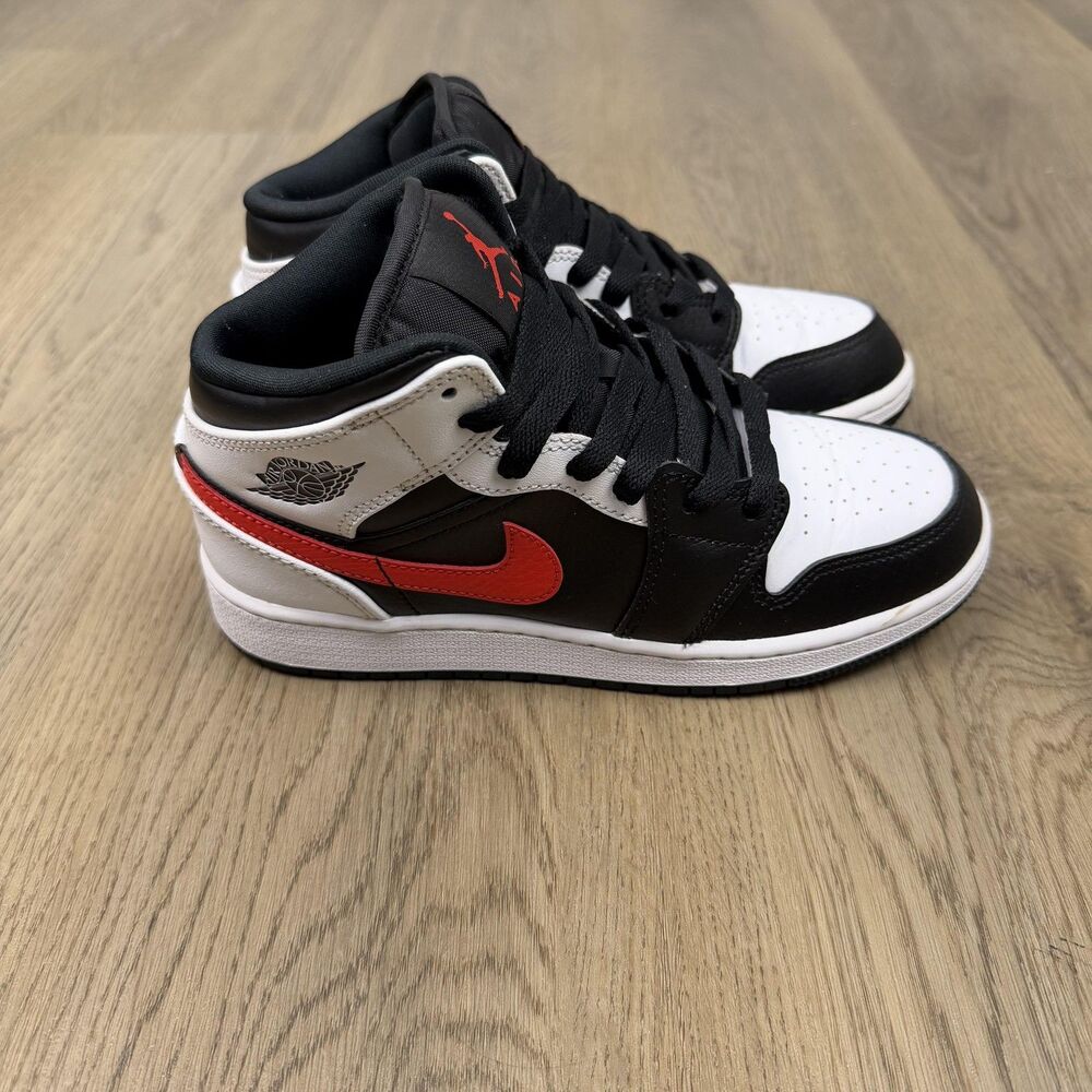 Air Jordan 1 Mid Shoes Youth Size 3.5Y Black White Red GS Sneakers 554725-075 - Picture 1 of 8